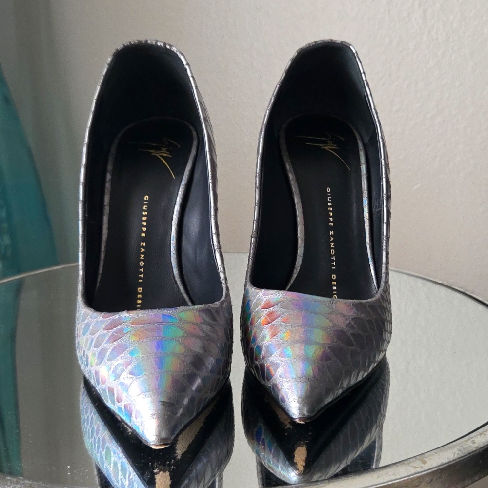 Giuseppe Zanotti Snake Embossed Gray Iridescent Pump
